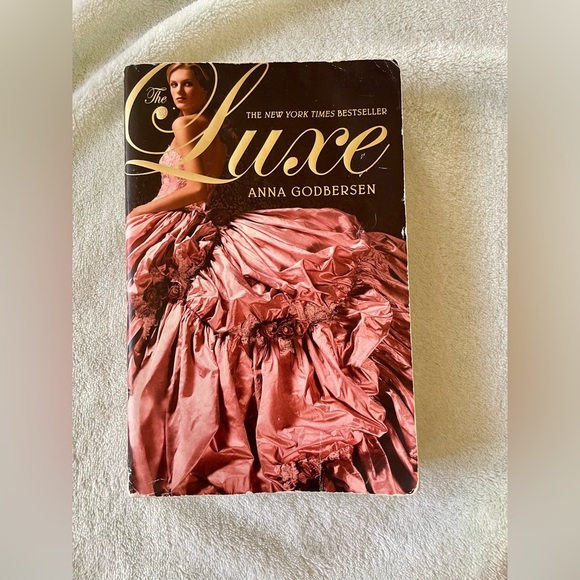 The Luxe by Anna Godbersen Paperback - Picture 2 of 8